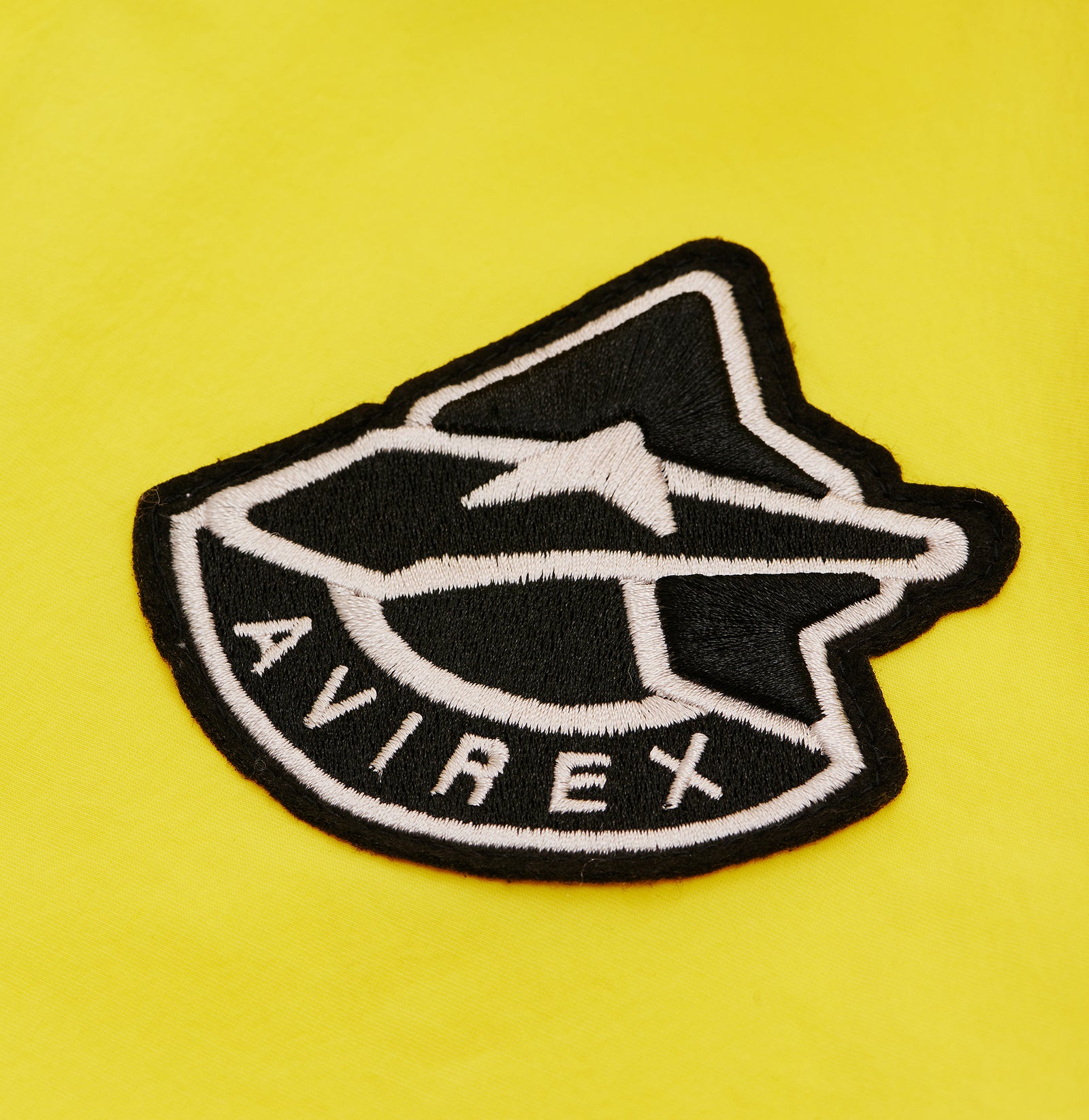 AVS221O10_COLOR-